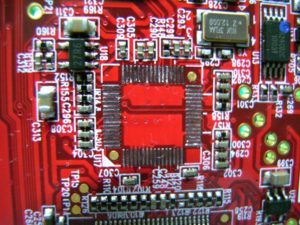 ICチップ取り外し後基板_USBテレビチューナーPX-W3U3の制御IC_ASV5211R